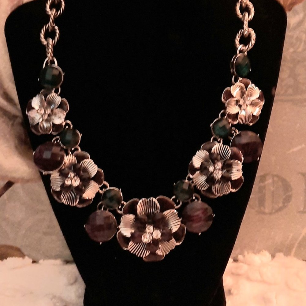 Silver tone Statement Necklace. Perfect for Fall/Winter.